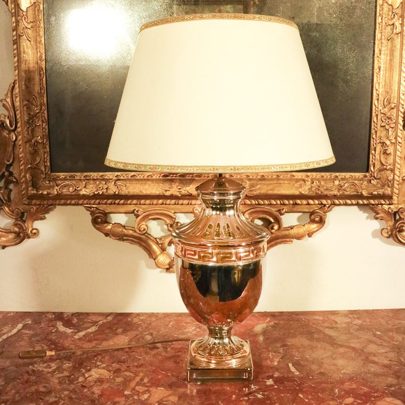 Lampada in porcellana argentata e dorata  (Italia, XX sec.)  - Asta Gli Arredi di Villa "Le Marchesane" - San Luca Casa d'Aste