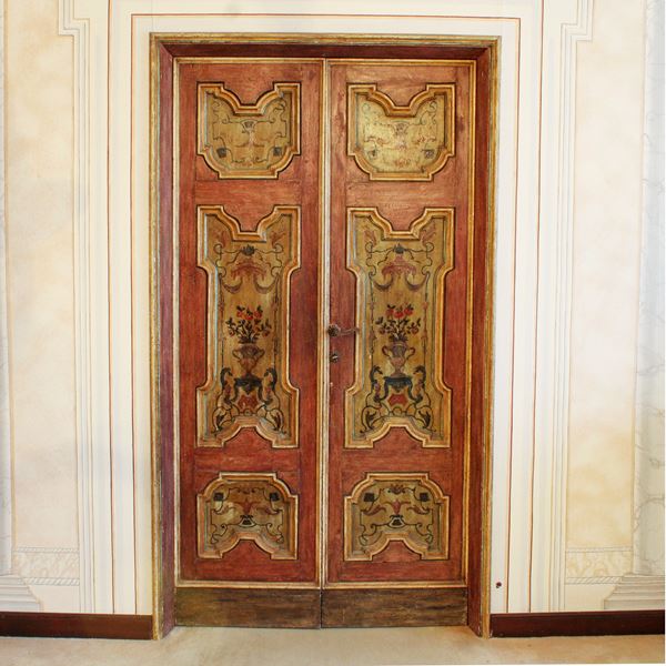 ♦ Porta a due ante in legno laccato