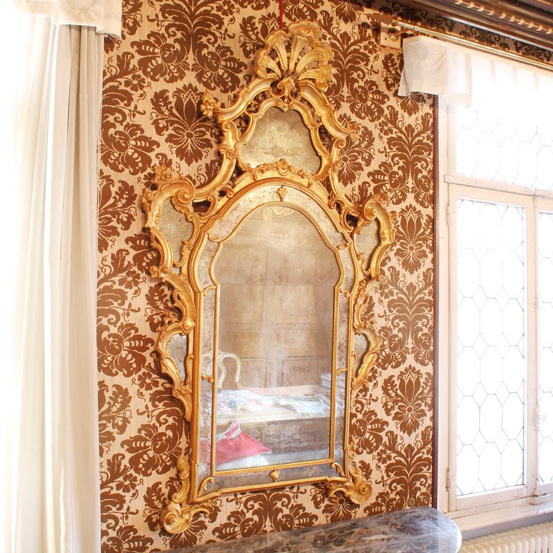 ♦ Specchiera in legno dorato  (Italia, XX sec.)  - Asta Gli Arredi di Villa "Le Marchesane" - San Luca Casa d'Aste