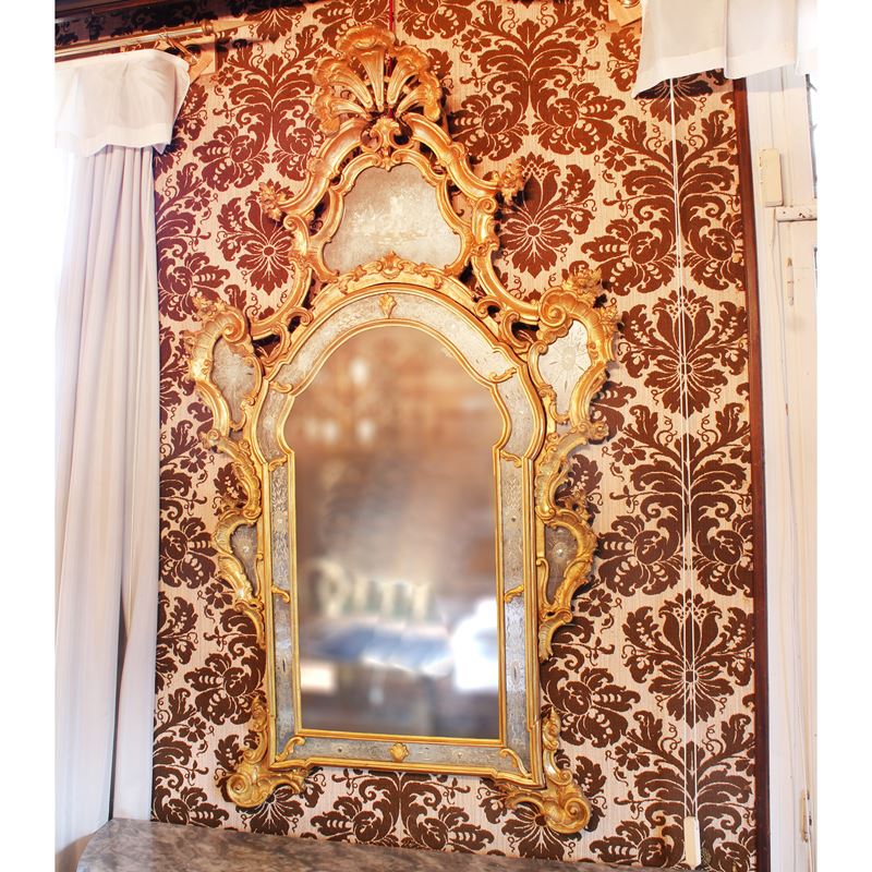 ♦ Specchiera in legno dorato  (Italia, XX sec.)  - Asta Gli Arredi di Villa "Le Marchesane" - San Luca Casa d'Aste