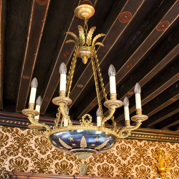 Lampadario a otto luci in bronzo