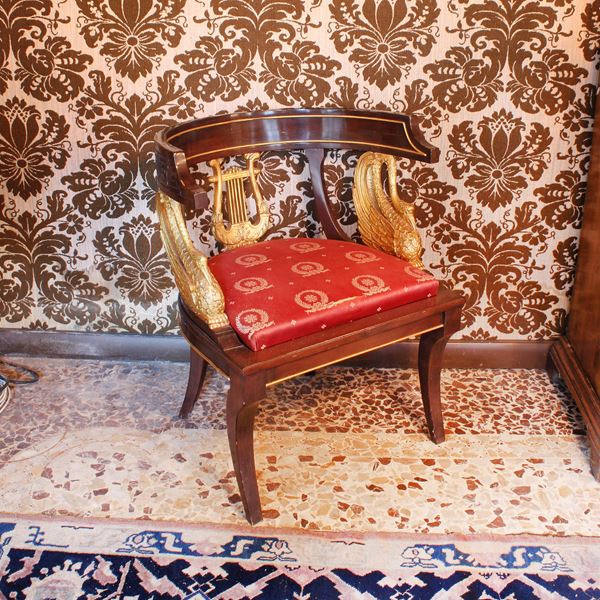 ♦ Poltrona in legno e legno dorato