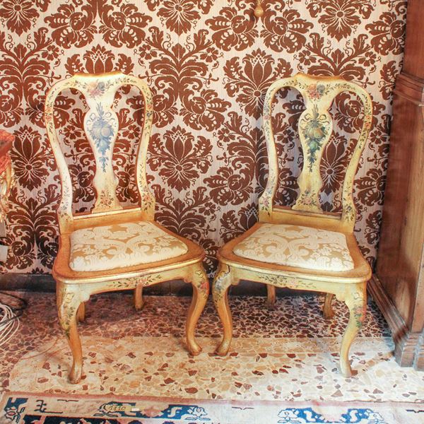 ♦ Coppia di sedie in legno dorato