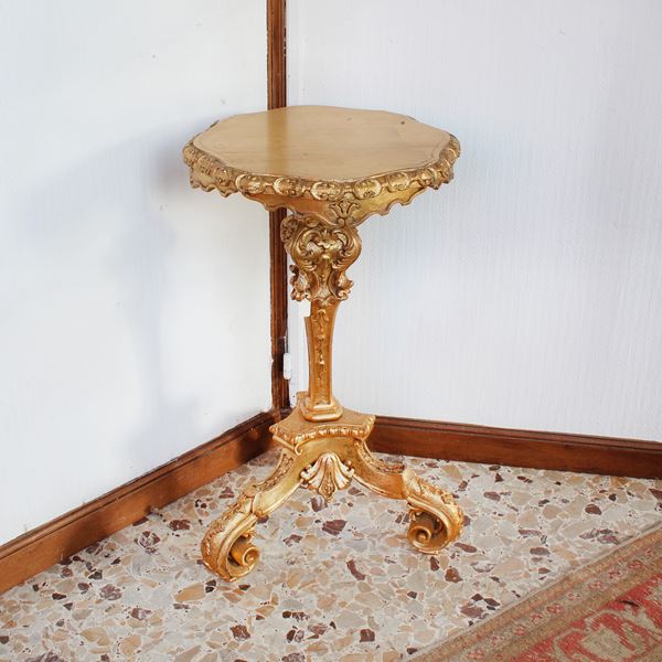 ♦ Tavolino in legno dorato