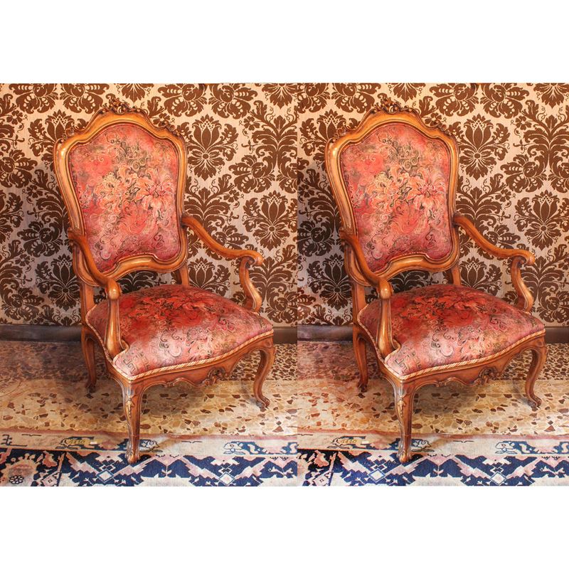 ♦ Coppia di poltrone in legno  (Italia, XX sec.)  - Asta Gli Arredi di Villa "Le Marchesane" - San Luca Casa d'Aste