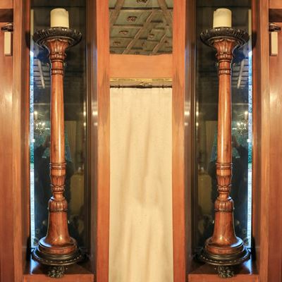 Coppia di Torcieri in Legno di Noce