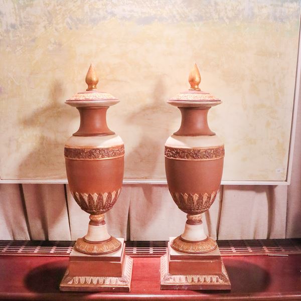 Coppia di vasi in terracotta