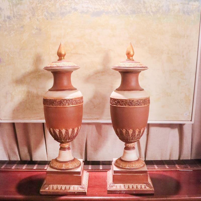 Coppia di vasi in terracotta  (Italia, XX sec.)  - Asta Gli Arredi di Villa "Le Marchesane" - San Luca Casa d'Aste