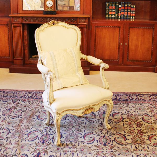 ♦ Poltrona in legno laccato