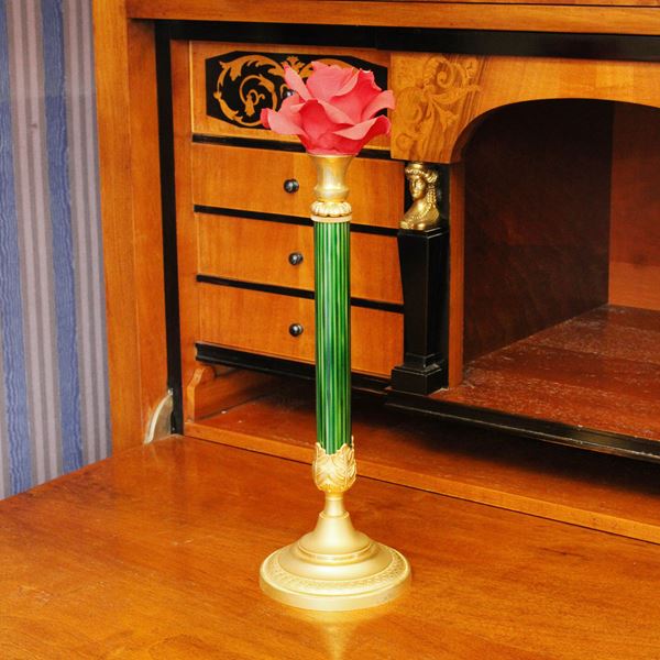 Candeliere in bronzo dorato e verniciato