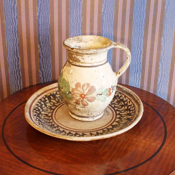Caraffa con piatto in ceramica