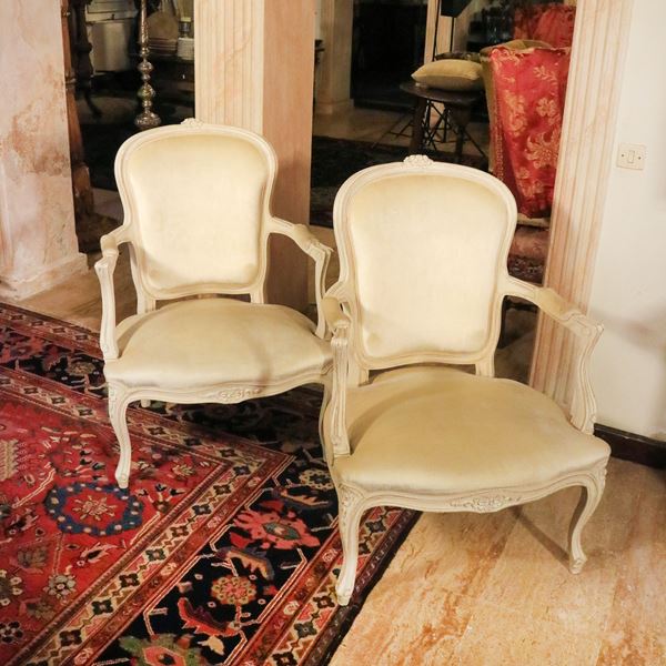 ♦ Coppia di poltrone in legno laccato bianco