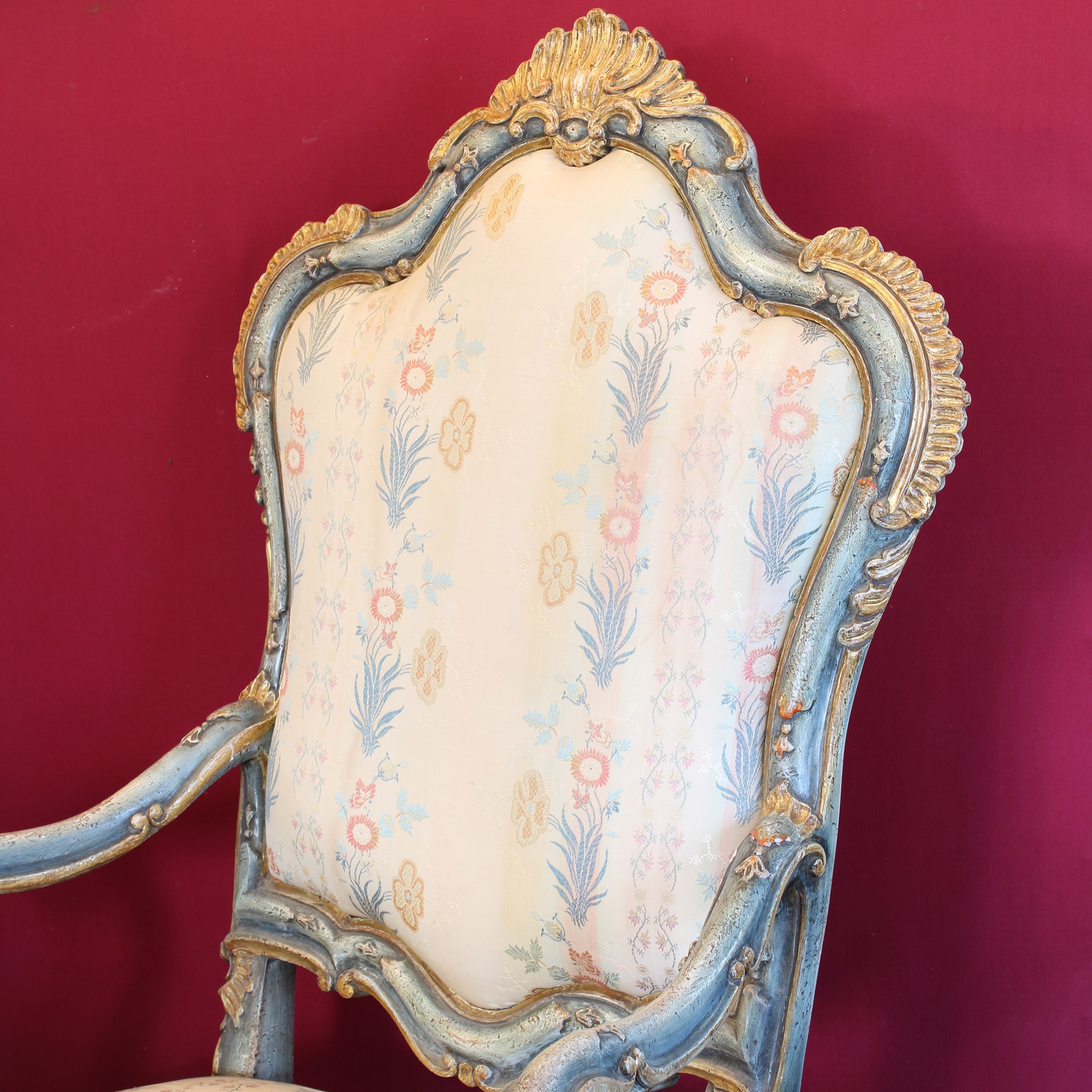 ♦ Poltrona in Legno Laccato e Dorato