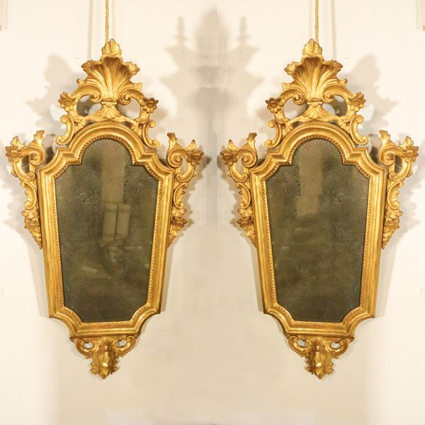 Coppia di specchierine in legno dorato