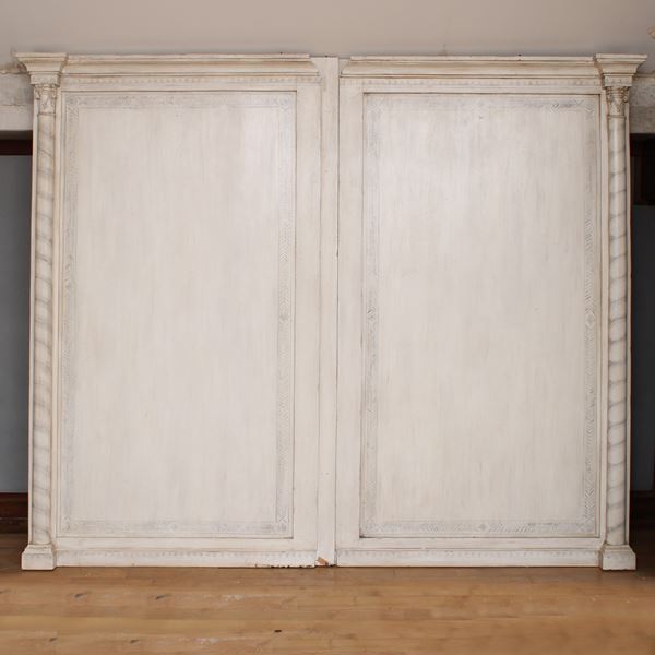 Coppia di pannelli in legno laccato
