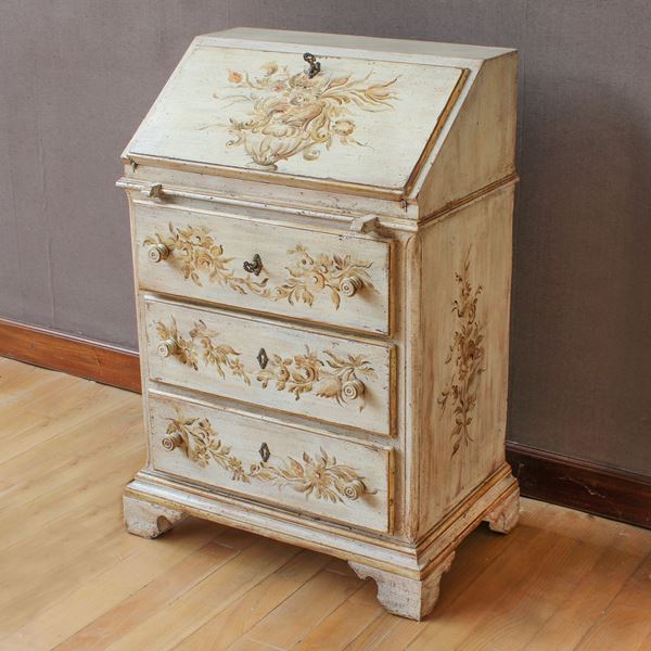 ♦ Piccola ribalta in legno laccato