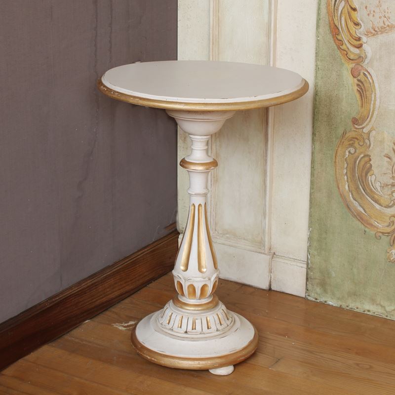 ♦ Gueridon in legno laccato e parzialmente dorato  (Italia, XX sec.)  - Asta Gli Arredi di Villa "Le Marchesane" - San Luca Casa d'Aste