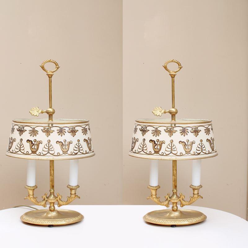 Coppia di lampade da tavolo in bronzo dorato  (Italia, XX sec.)  - Asta Gli Arredi di Villa "Le Marchesane" - San Luca Casa d'Aste