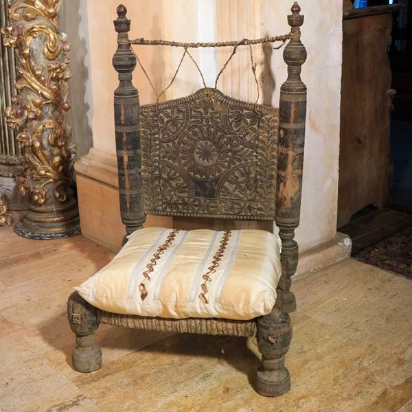 Sedia bassa in legno