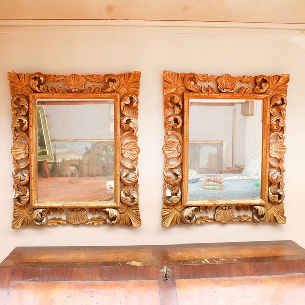 Coppia di specchierine in legno dorato