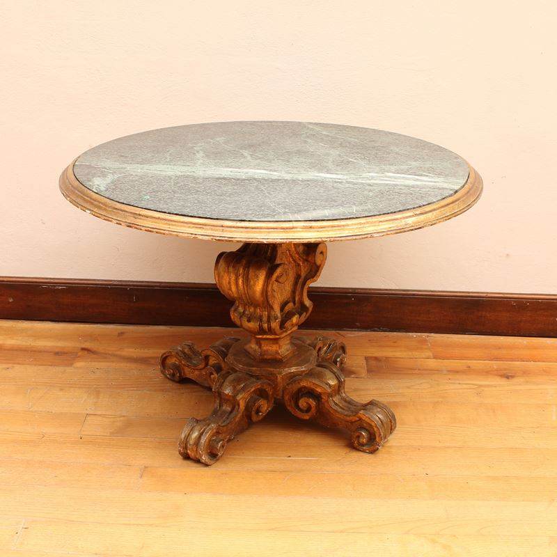 Tavolino da salotto in legno dorato e marmo  (Italia, XX sec.)  - Asta Gli Arredi di Villa "Le Marchesane" - San Luca Casa d'Aste