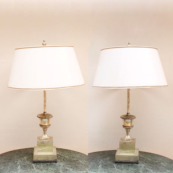 Coppia di lampade da tavolo in metallo argentato