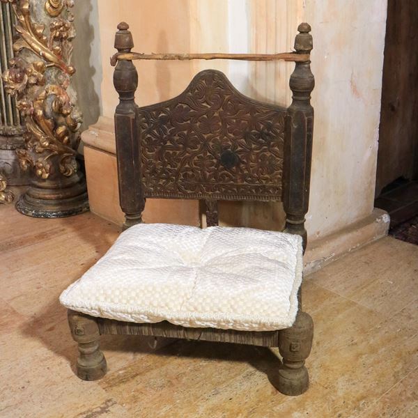 Sedia bassa in legno