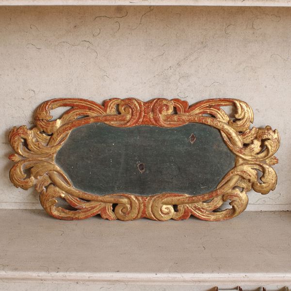 Elemento in legno dorato e laccato