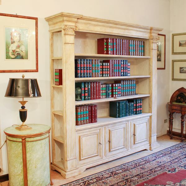 ♦ Libreria in legno laccato