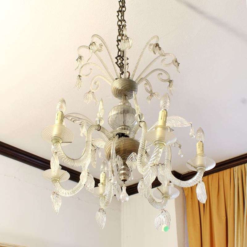 Lampadario a sei luci in vetro di Murano  (Murano, XX sec.)  - Asta Gli Arredi di Villa "Le Marchesane" - San Luca Casa d'Aste