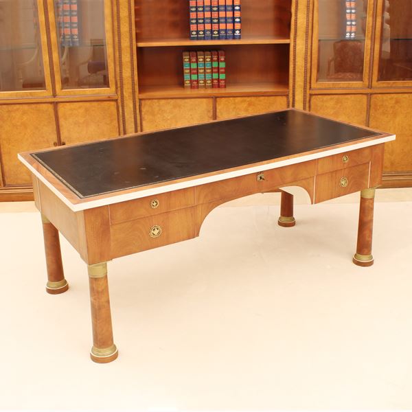 ♦ Scrivania in mogano e legno laccato