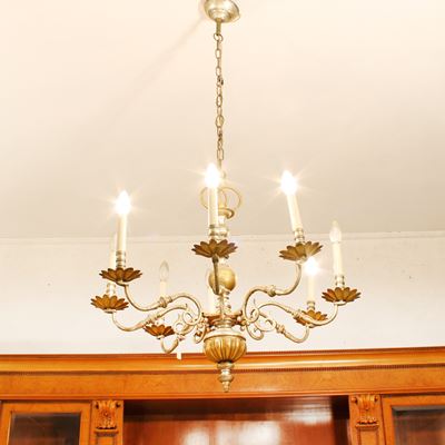 Lampadario a Otto Luci