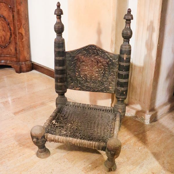 Sedia bassa in legno