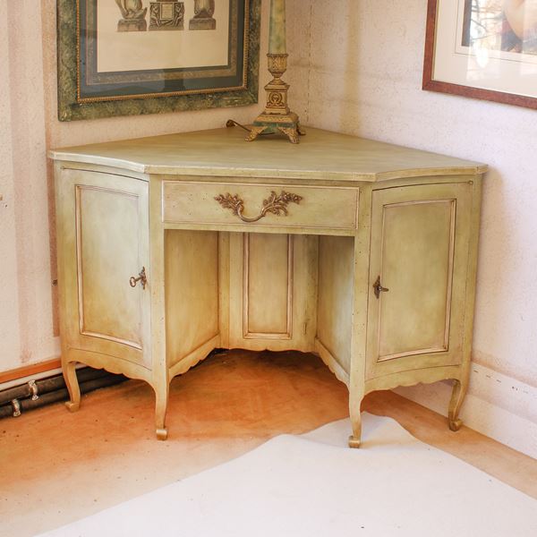 ♦ Scrittoio angolare in legno laccato
