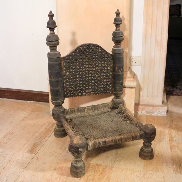 Sedia bassa in legno