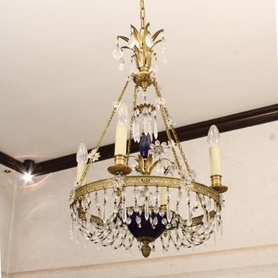 Lampadario a Quattro Luci in Bronzo Dorato e Vetro Opalino