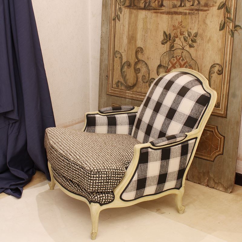 ♦ Poltrona in legno laccato  (Italia, XX sec.)  - Asta Gli Arredi di Villa "Le Marchesane" - San Luca Casa d'Aste