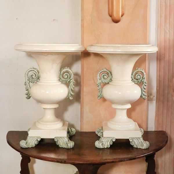 ♦ Coppia di vasi in legno laccato