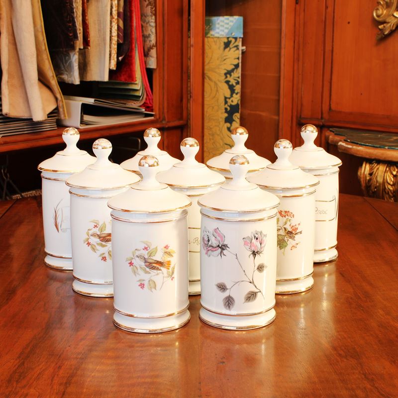Nove vasi in porcellana  (Italia, XX sec.)  - Asta Gli Arredi di Villa "Le Marchesane" - San Luca Casa d'Aste