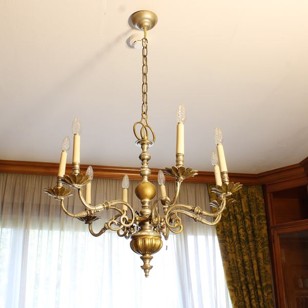 Lampadario a otto luci in bronzo dorato e argentato