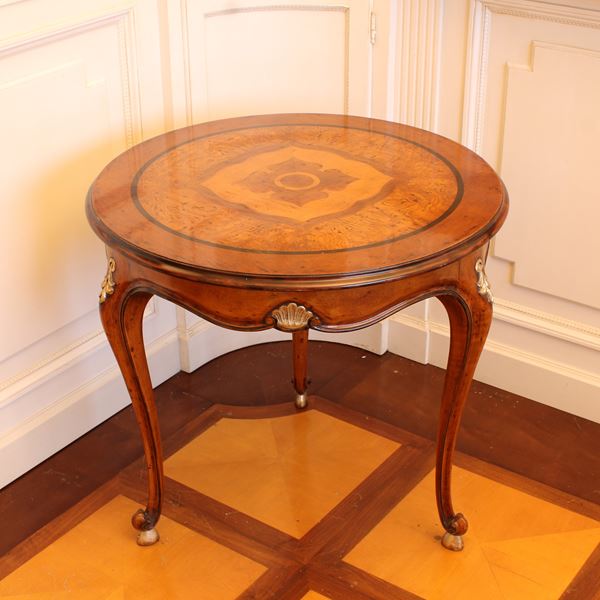 ♦ Gueridon in legno intarsiato e dorato