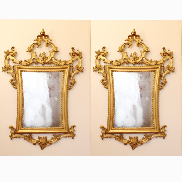 Coppia di specchiere in legno dorato