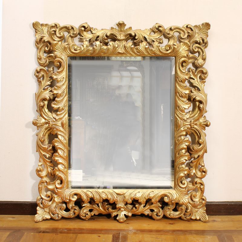 ♦ Specchiera in legno dorato  (Italia, XX sec.)  - Asta Gli Arredi di Villa "Le Marchesane" - San Luca Casa d'Aste