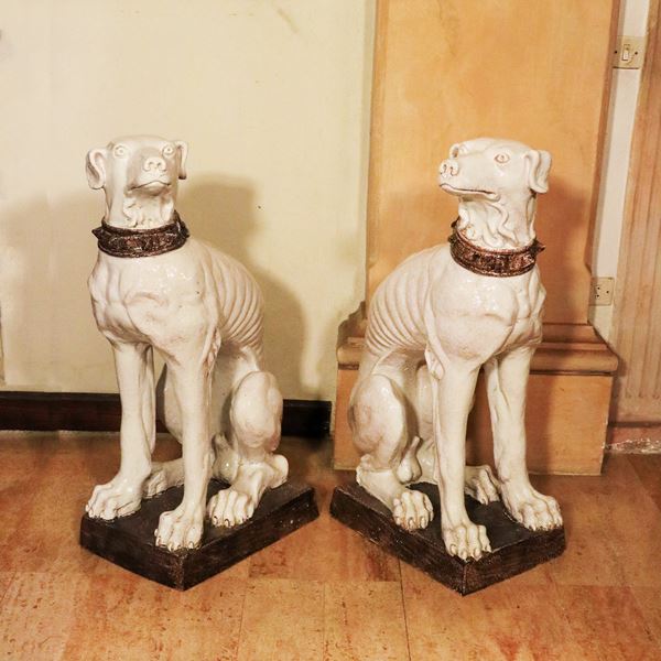 Coppia di sculture in ceramica