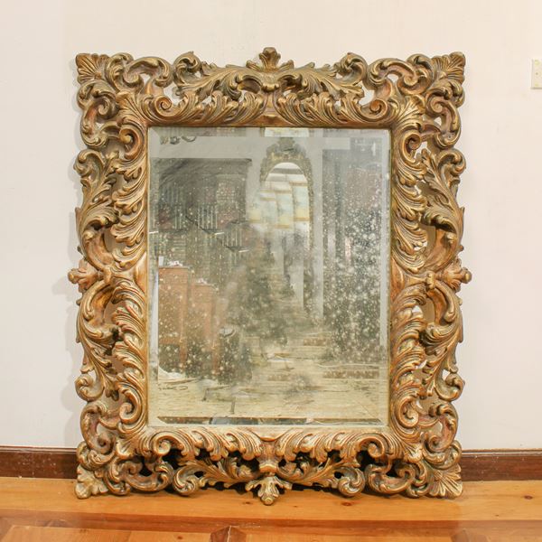 ♦ Specchiera in legno dorato e patinato