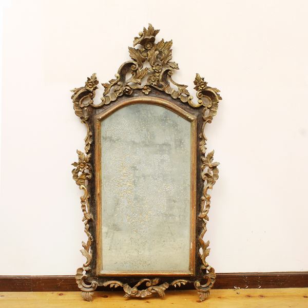 ♦ Specchiera in legno laccato e dorato