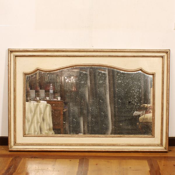 Caminiera in legno laccato