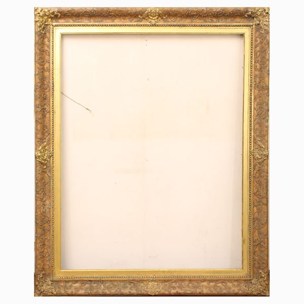 Grande specchiera in legno e pastiglia