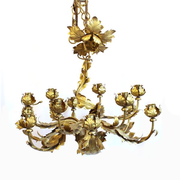 Lampadario a dodici luci in bronzo