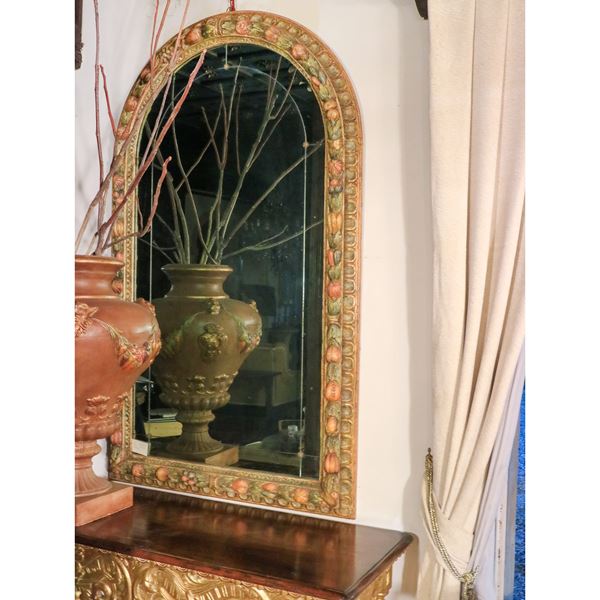 ♦ Grande specchiera in legno laccato in policromia